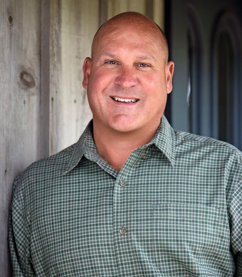 Portrait of Tim Estabrooks, Broker.